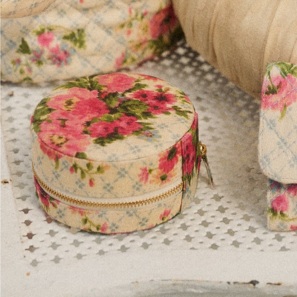 Floral Round jewel case NWT Andion collection